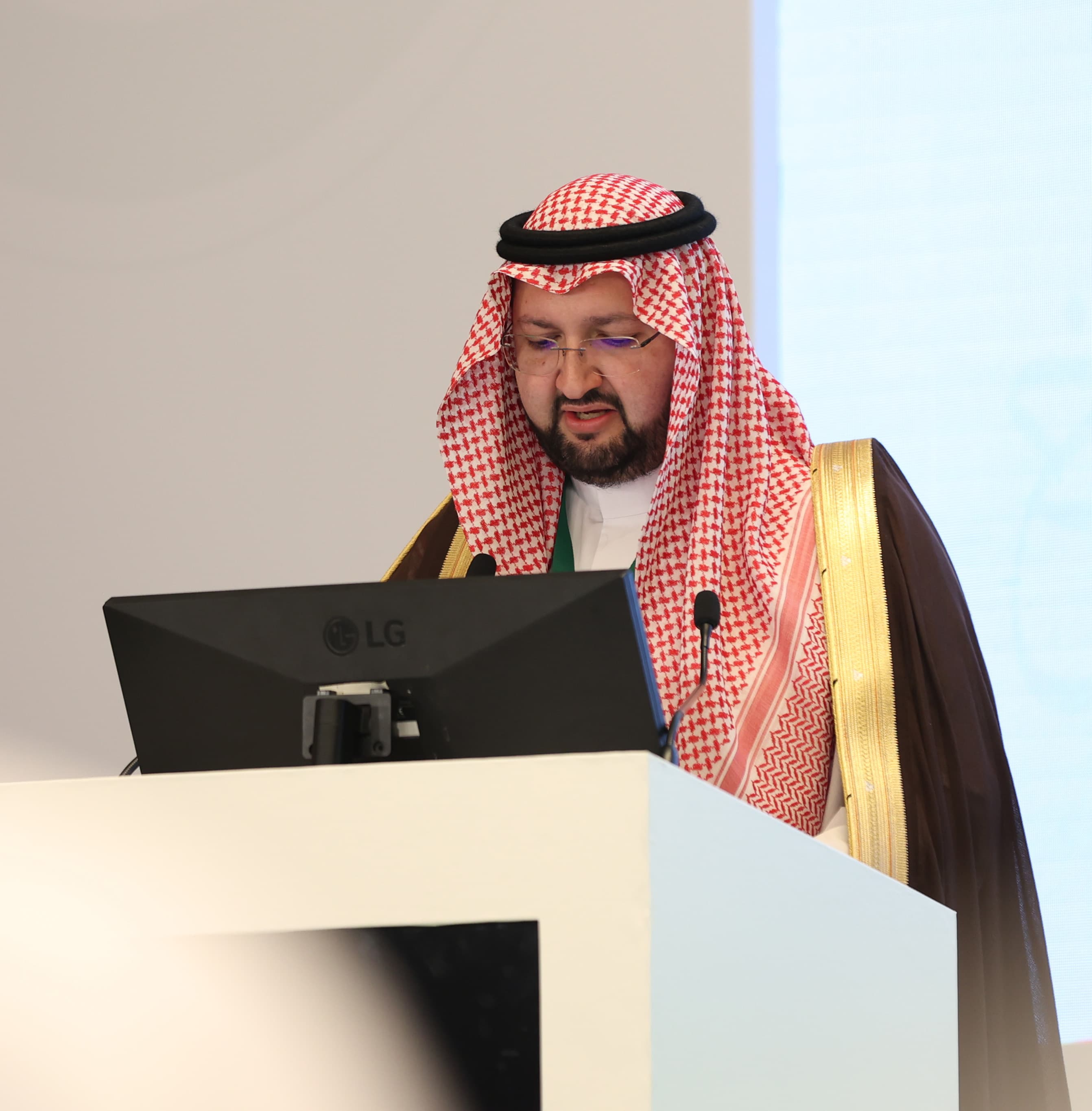 صاحب السمو الملكي 
الأمير عبدالعزيز بن طلال  آل سعود